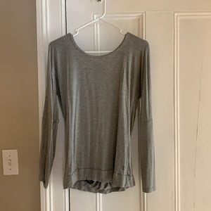 Born primitive l/s open back tee.Light gray